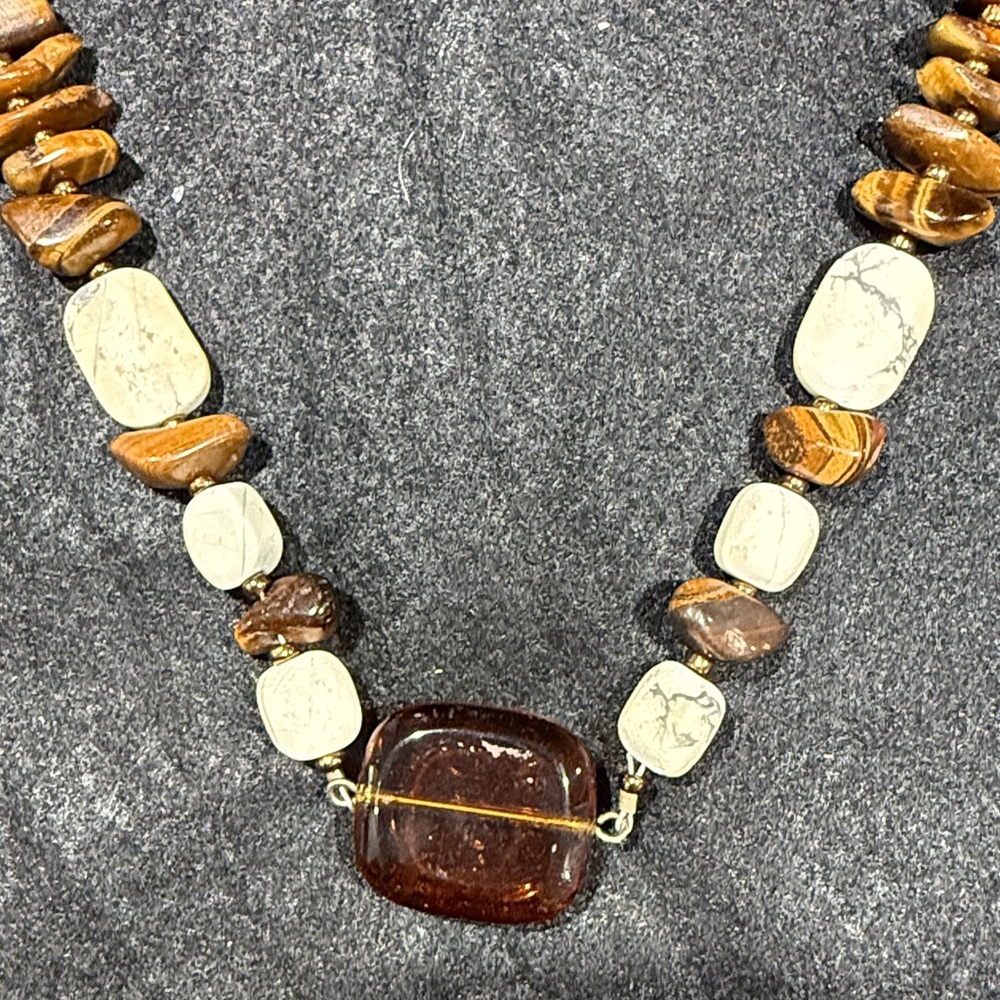 LIZ Claiborne Vintage Stone Necklace, 16”L, Brown/Off White/Amber